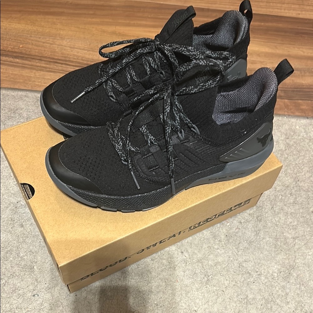 Men's Black Athletic Shoes